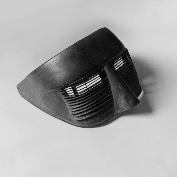 Man Ray, Iron mask for L’amour fou by Breton, 1937, © Man Ray 2015 Trust / ADAGP — Bildrecht, Wien — 2020, Photo: Telimage, Paris